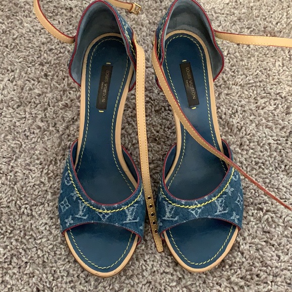 Louis Vuitton Alyssa Heels - Picture 4 of 4